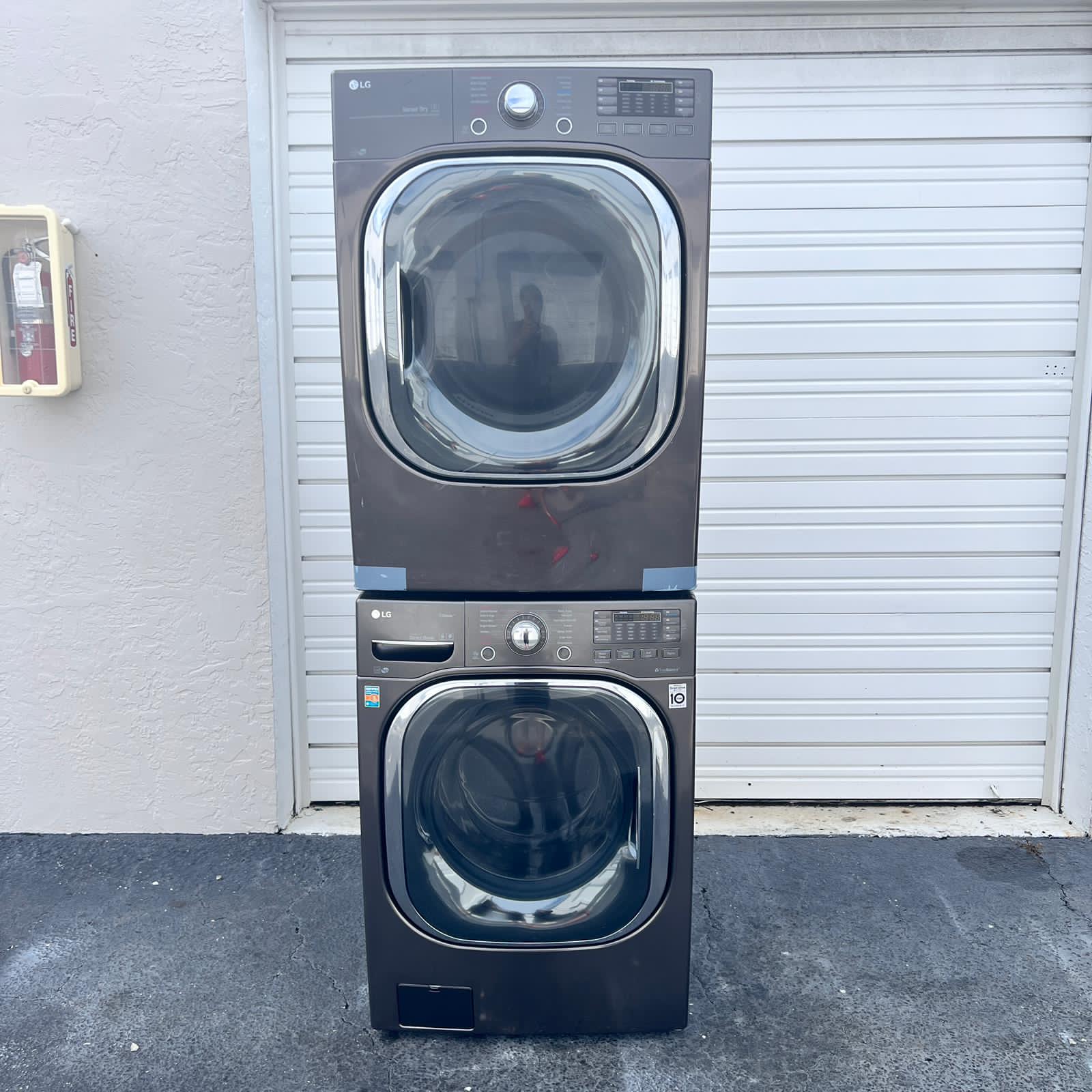 LG Washer 4.5 cu.ft and Dryer 7.4 cu.ft Ultra Large Capacity Front Load LG Washer 4.5 cu.ft and Dryer 7.4 cu.ft Ultra Large Capacity Front Load